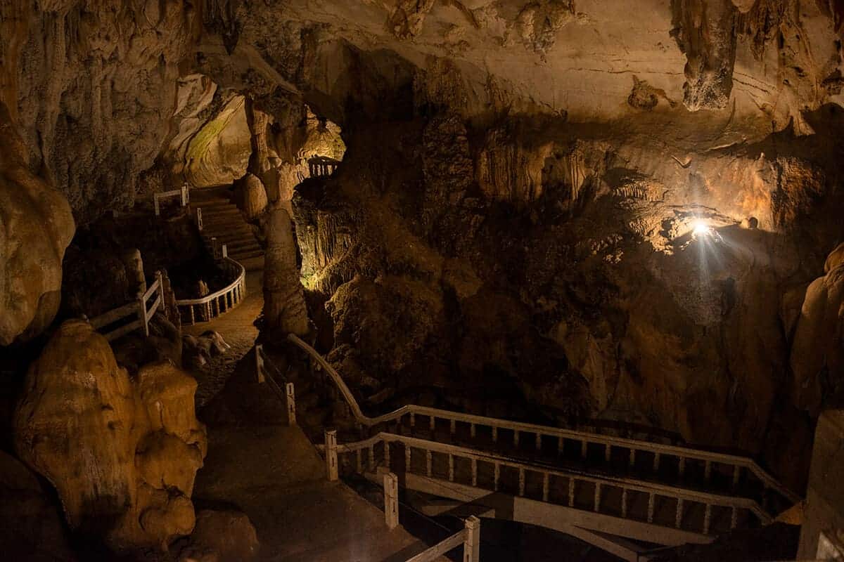 the pathway in tham chang cave in vang vieng