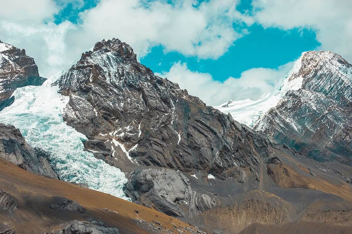 glacier and mountain throng phedi to high camp on the annapurna circuit