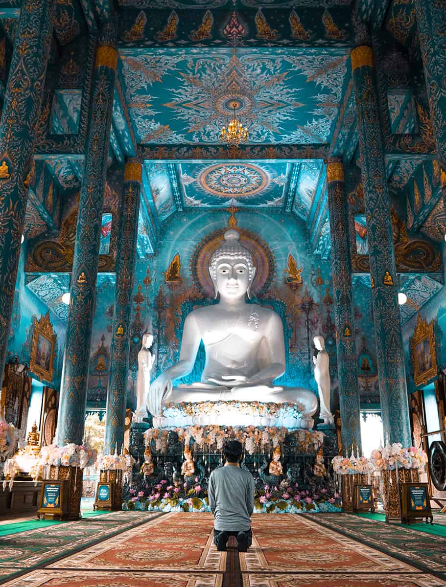 blue temple in chiang rai