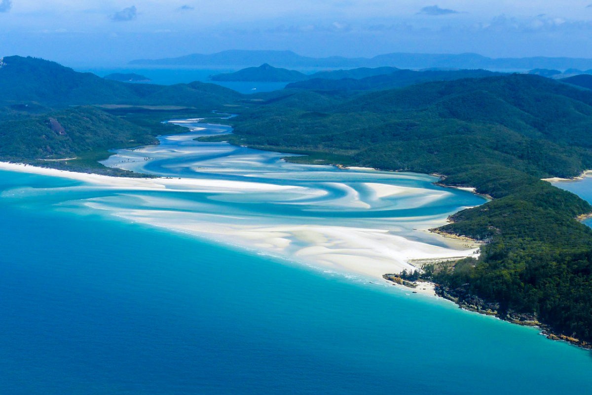 A Backpackers Travel Guide To Australia | Backpacking Australia | Australia travel cheap | What to do Australia | How much does Australia cost | Daily budget | Where to sleep | Where to eat | Melbourne | Queensland | Perth | Sydney | Northern Australia | Brisbane | How to travel around Australia | Where to visit | Backpackers Wanderlust 