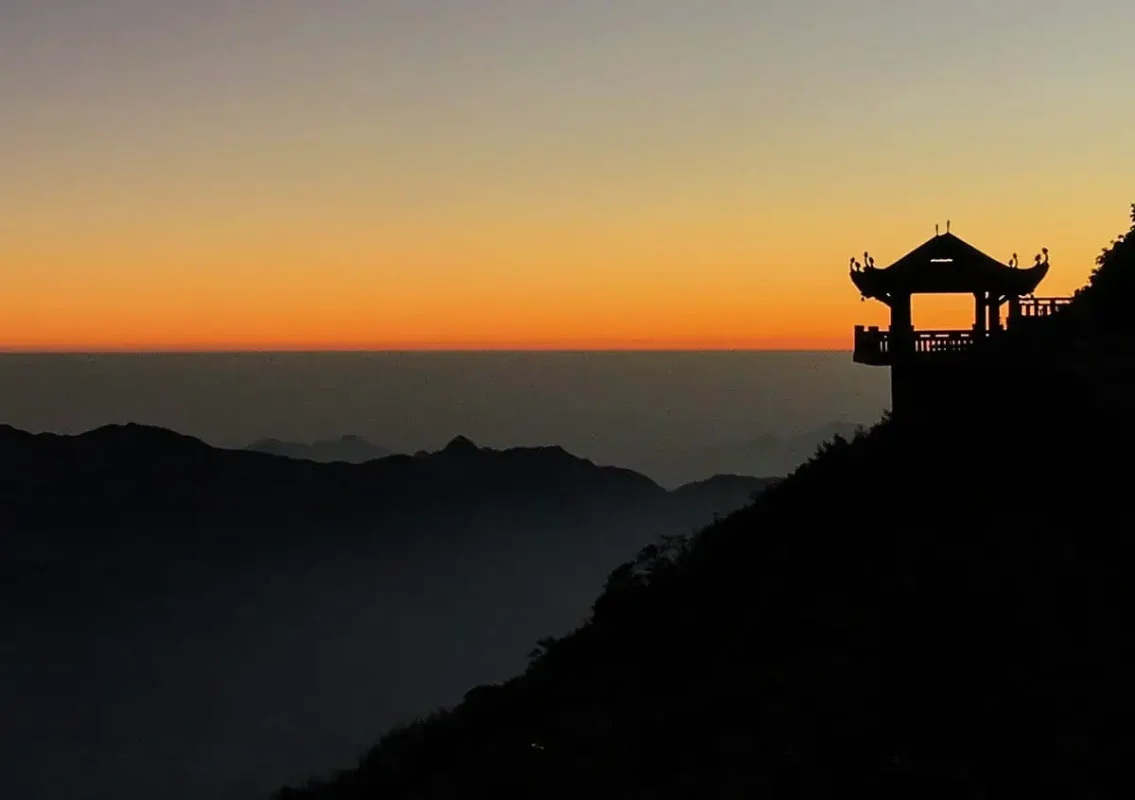 mount fansipan in sapa at sunrise