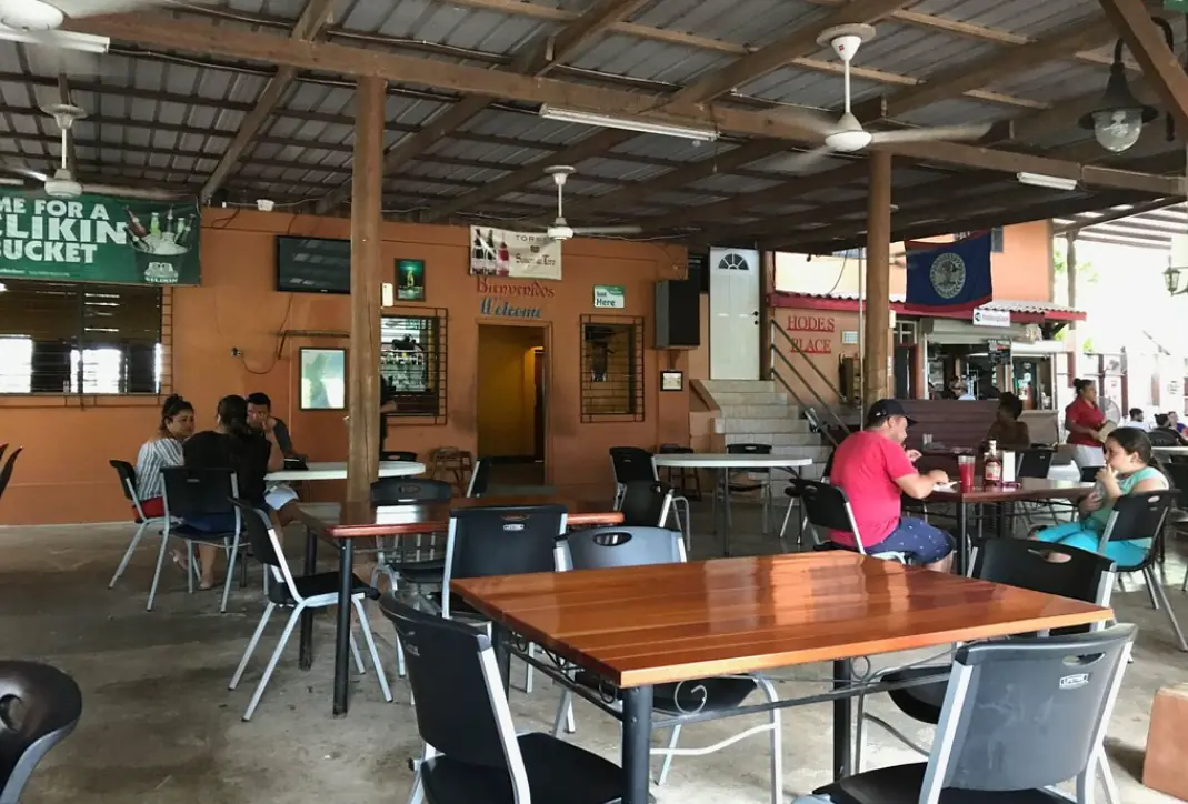 Open-air dining area with simple furniture and a welcoming vibe at hodes place, one of the many comfortable spots to grab a bite in San Ignacio.