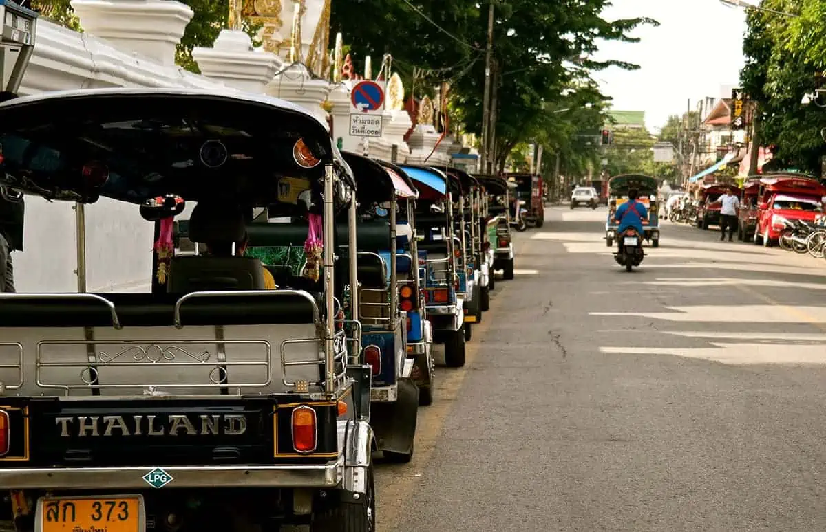 tuk tuks lined up when traveling chiang mai airport to city