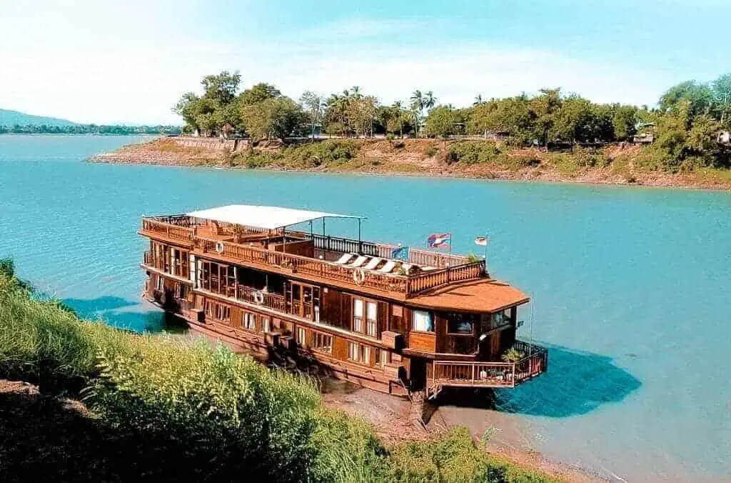 luxury cruise along the mekong river