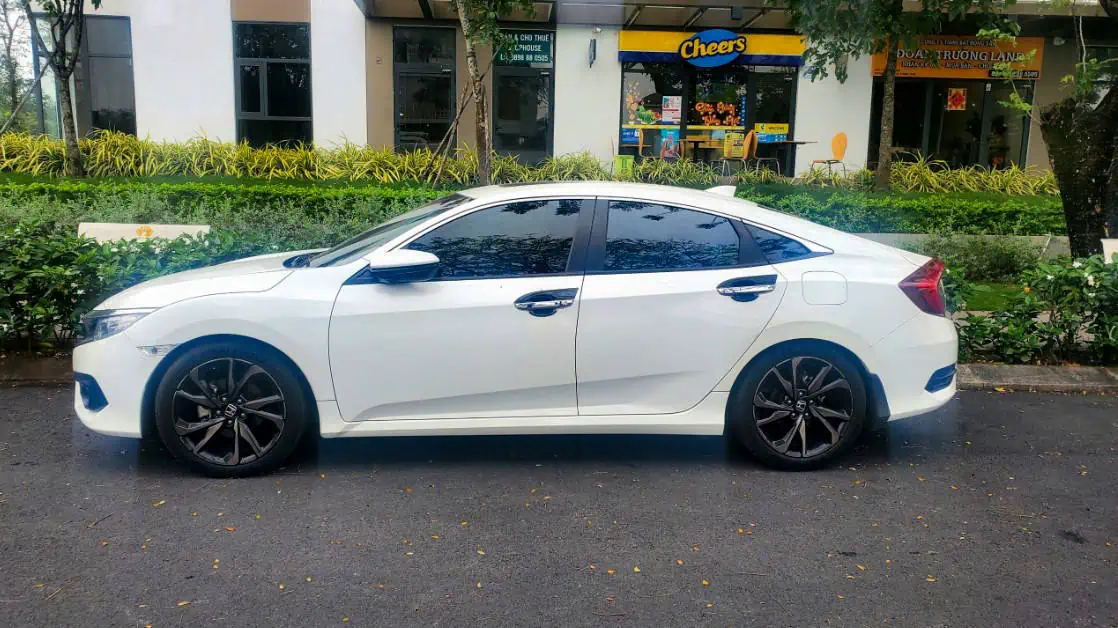a typical private transfer in a 4 door sedan that you would take to hoi an from da nang