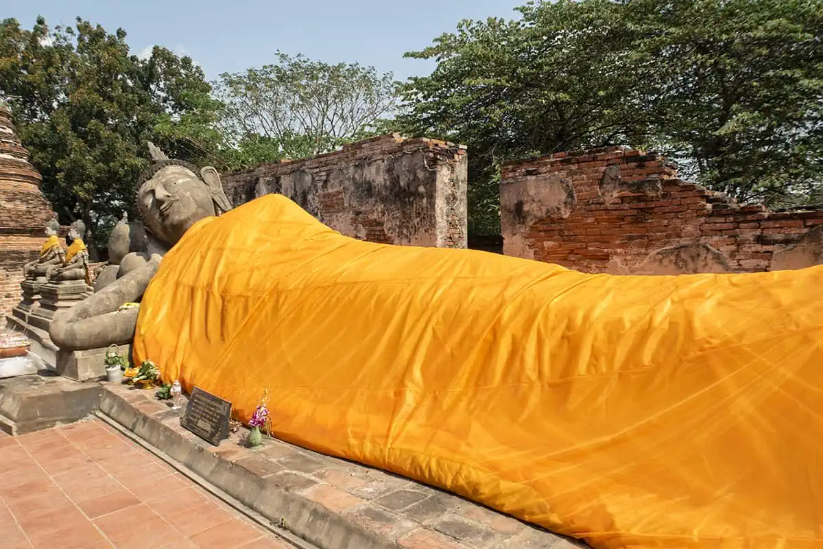 Wat Phutthai Sawan reclining Buddha