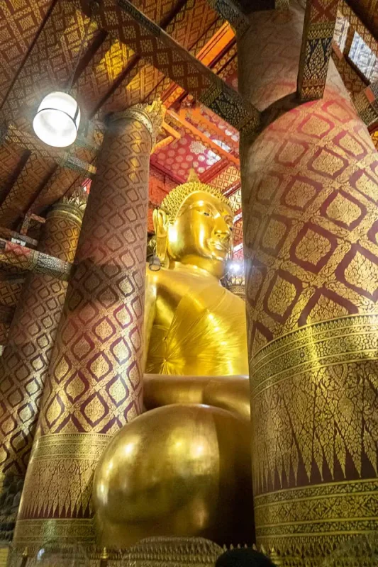Wat Phanan Choeng golden buddha