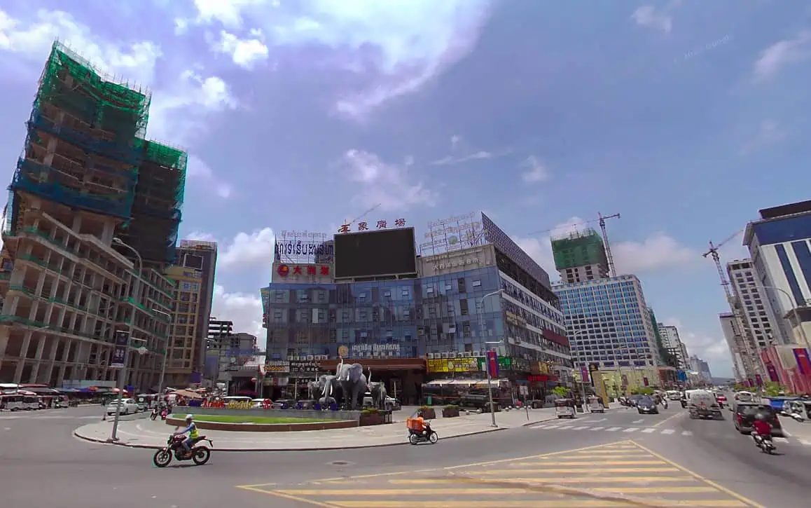 a lot of construction still going on around sihanoukville, and a rather off choice of elephants