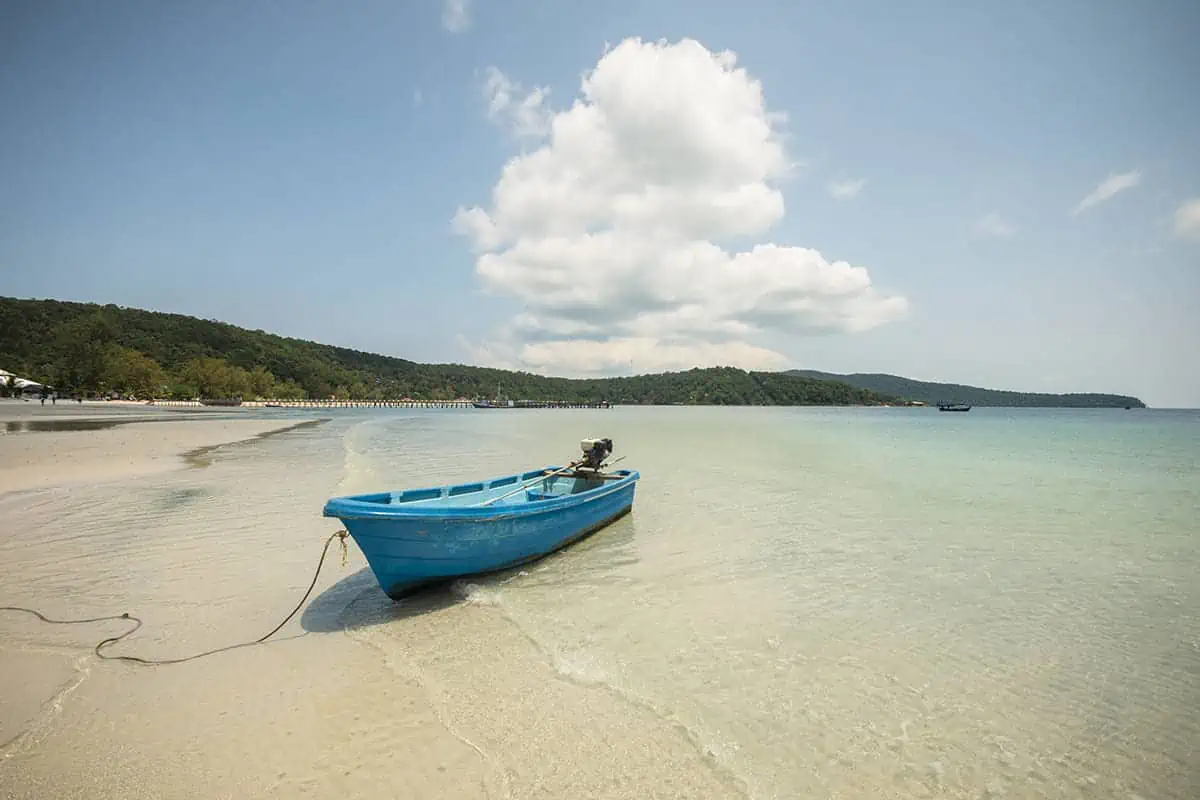 the calm shoreline of saracen bay on koh rong samloem