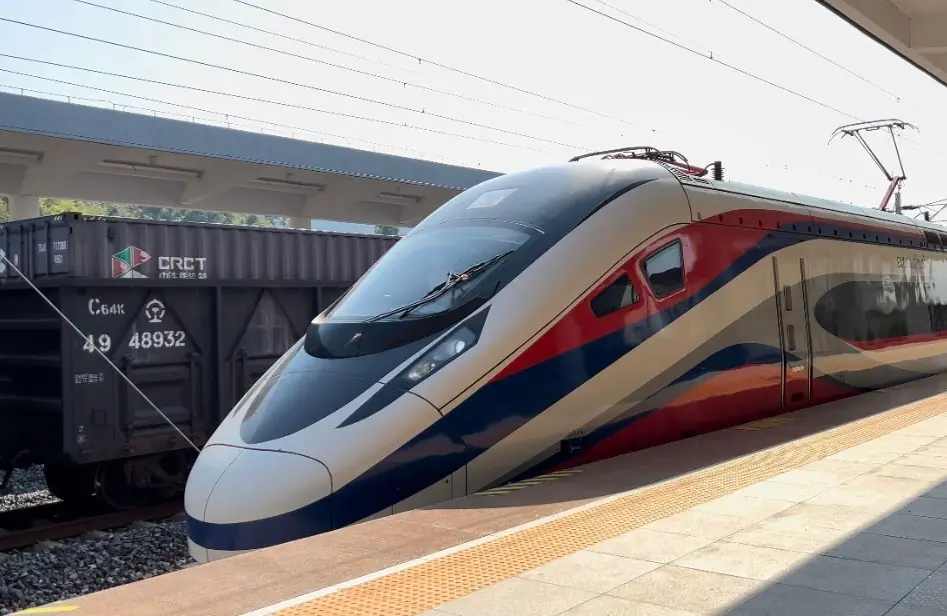the luang prabang to vang vieng train outside the station