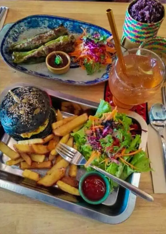 you cant go wrong with the burgers at bouang