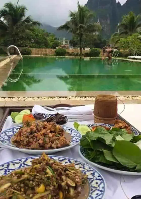 lunch by the poolside at restaurant du crabe d'or where to eat lunch in vang vieng